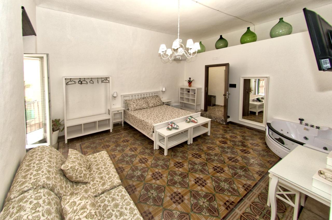 La Serva Padrona Taranto Exteriör bild