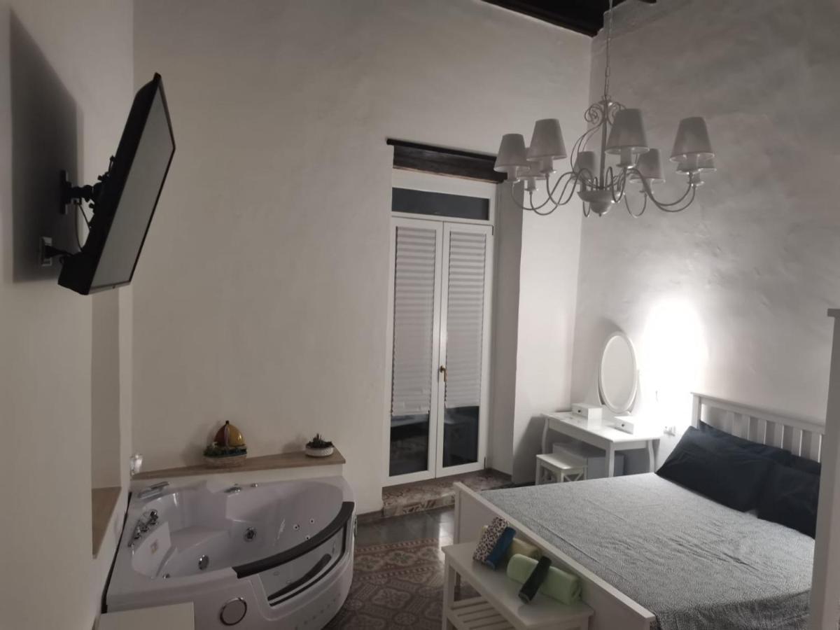 La Serva Padrona Taranto Exteriör bild
